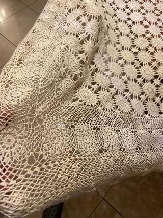 Copriletto uncinetto beige fatto a mano