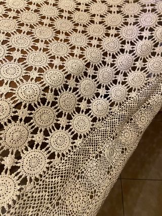 Copriletto uncinetto beige fatto a mano