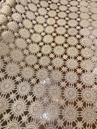 Copriletto uncinetto beige fatto a mano