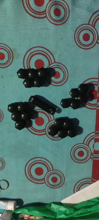 Tapas para los tornillos de las ruedas