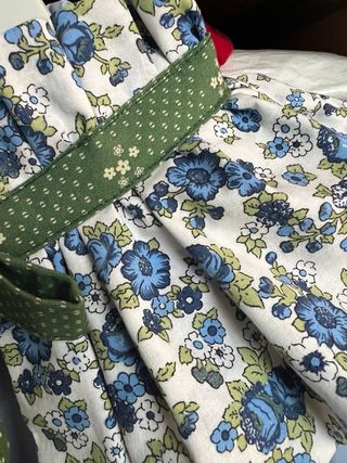 Sobrecuello floral azul y verde