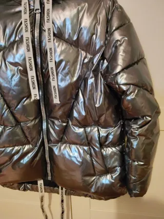 Giacchetto imbottito argento con cappuccio da donna