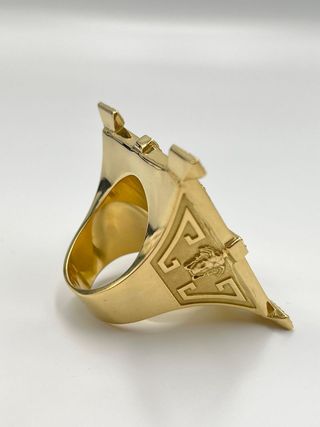 SELLO MEDUSA ONIX Y CORCONITAS. Oro 18k.