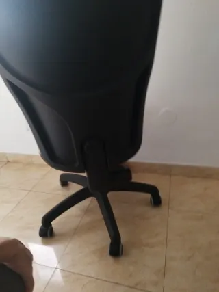 Silla de escritorio con ruedas beige