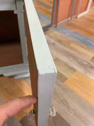 Mesita de noche antigua de madera