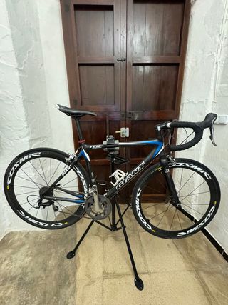 Bici da strada Giant TCR con carbonio e ruote Mavic Cosmic