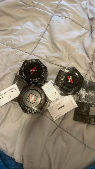 Reloj G-Shock plateado y negro