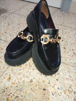 Mocasines Zara plataforma con cadena dorada