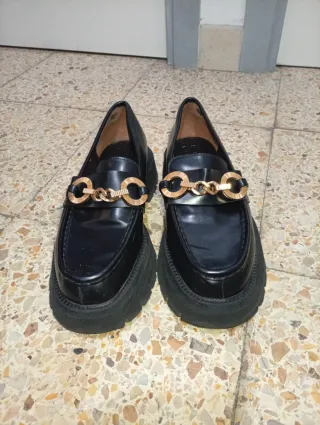 Mocasines Zara plataforma con cadena dorada