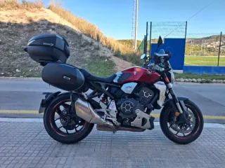 Moto CB1000R