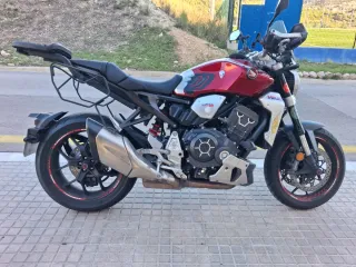 Moto CB1000R