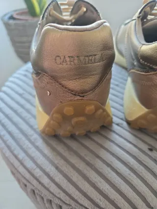 Zapatillas Carmela Doradas Deportivas