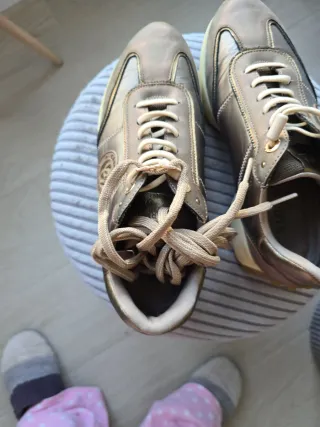 Zapatillas Carmela Doradas Deportivas