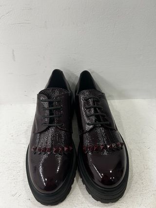 Scarpe stringate donna vernice borchie