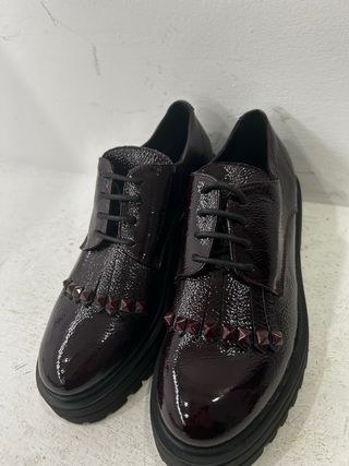 Scarpe stringate donna vernice borchie