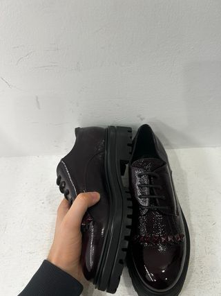 Scarpe stringate donna vernice borchie