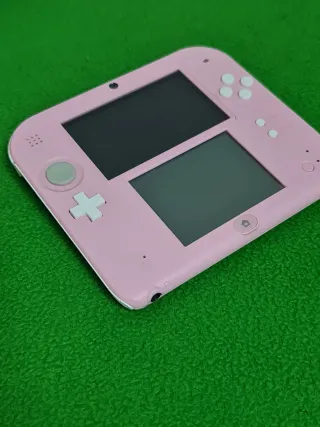 Nintendo 2DS Rosa + Funda Luigi + Cargador