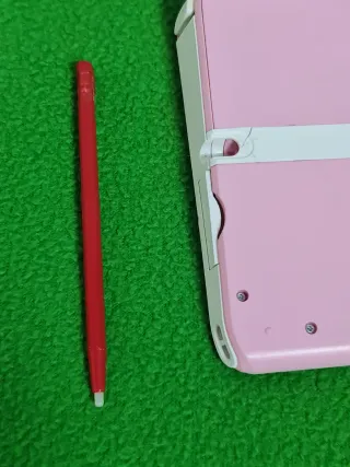 Nintendo 2DS Rosa + Funda Luigi + Cargador