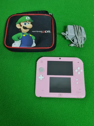Nintendo 2DS Rosa + Funda Luigi + Cargador