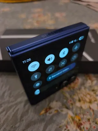 Samsung Galaxy Z Flip 7 blu