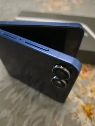 Samsung Galaxy Z Flip 7 blu