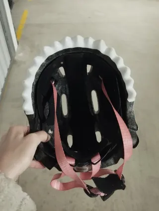Casco de bicicleta con diseño de tiburón