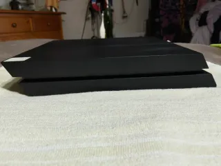 PS4 + 3 Juegos + Mando + Cables