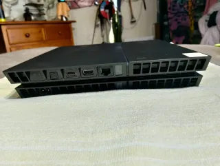 PS4 + 3 Juegos + Mando + Cables