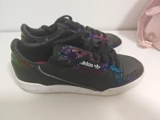 Deportivas Adidas Negras y Multicolor