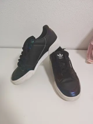 Deportivas Adidas Negras y Multicolor