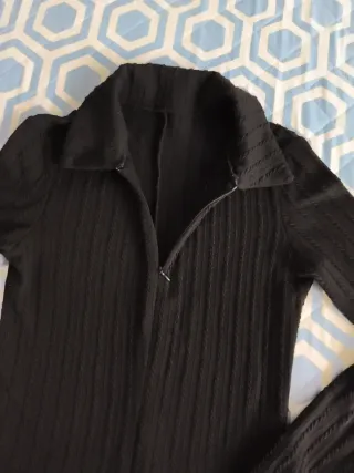 Buzo de vestir negro