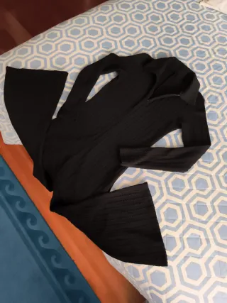 Buzo de vestir negro