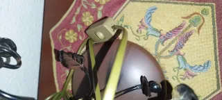 Lampada da tavolo in metallo e tessuto