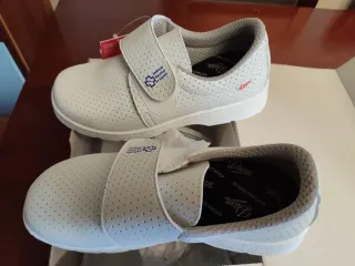 Zuecos trabajo blancos talla 38