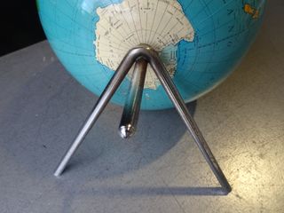 Globo terráqueo vintage con soporte