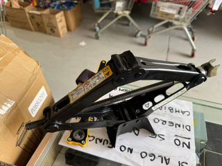 Gato Tijera Portátil 1.5T con Manivela