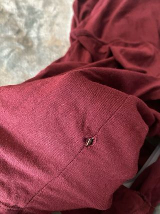 Top burdeos Bershka S. Con pequeña imperfección.