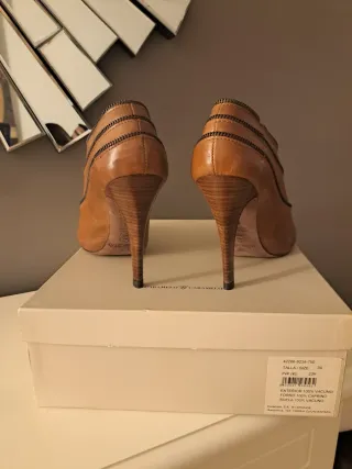 Zapatos-Botines de mujer marca"Caramelo" Talla 39