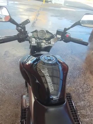 Moto negra deportiva