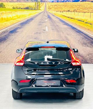 Volvo V40 VOLVO V40 2.0 D2