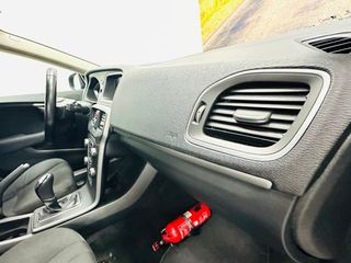 Volvo V40 VOLVO V40 2.0 D2