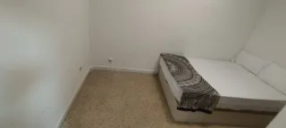 Alquiler de habitación para parejas en fondo.