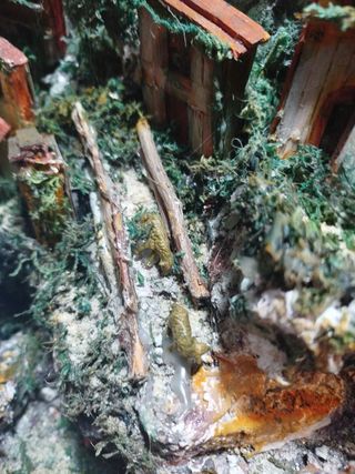 Presepe artigianale con cascata e luci