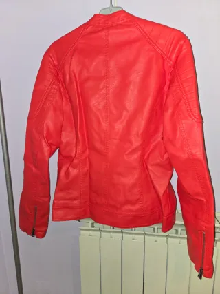 Chaqueta polipiel roja