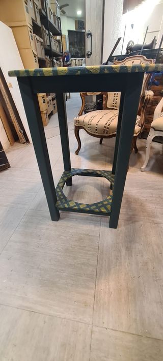 Mesa auxiliar restaurada