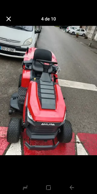 Tractor cortacésped AMURA rojo