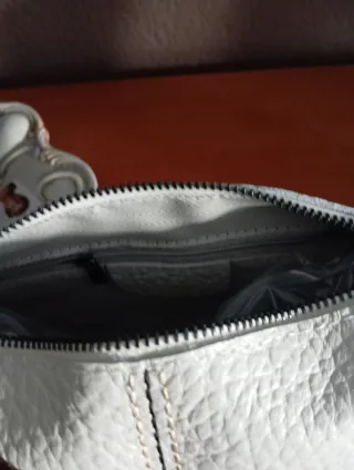 Bolso de piel beige claro