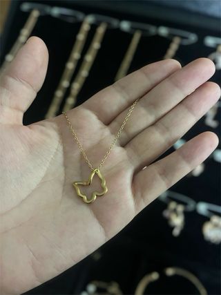 Collar con colgante de mariposa