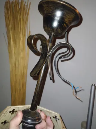 Lampada a sospensione in metallo beige e nero