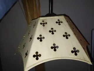 Lampada a sospensione in metallo beige e nero